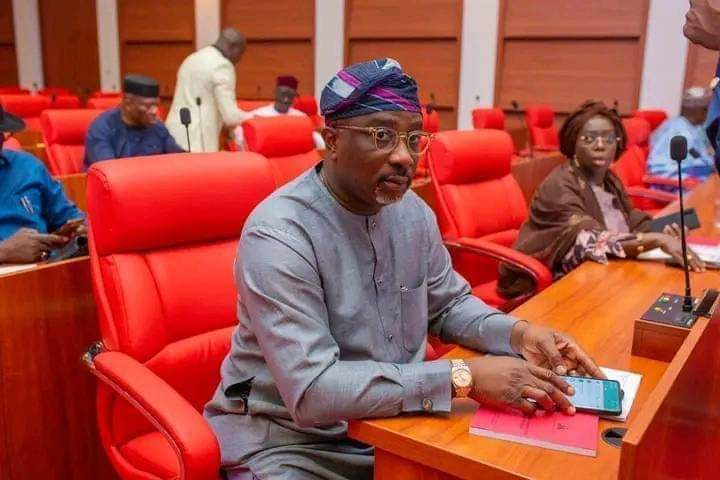 Chaos at Ondo APC Primaries as Senator Narrowly Escapes Gun Attack